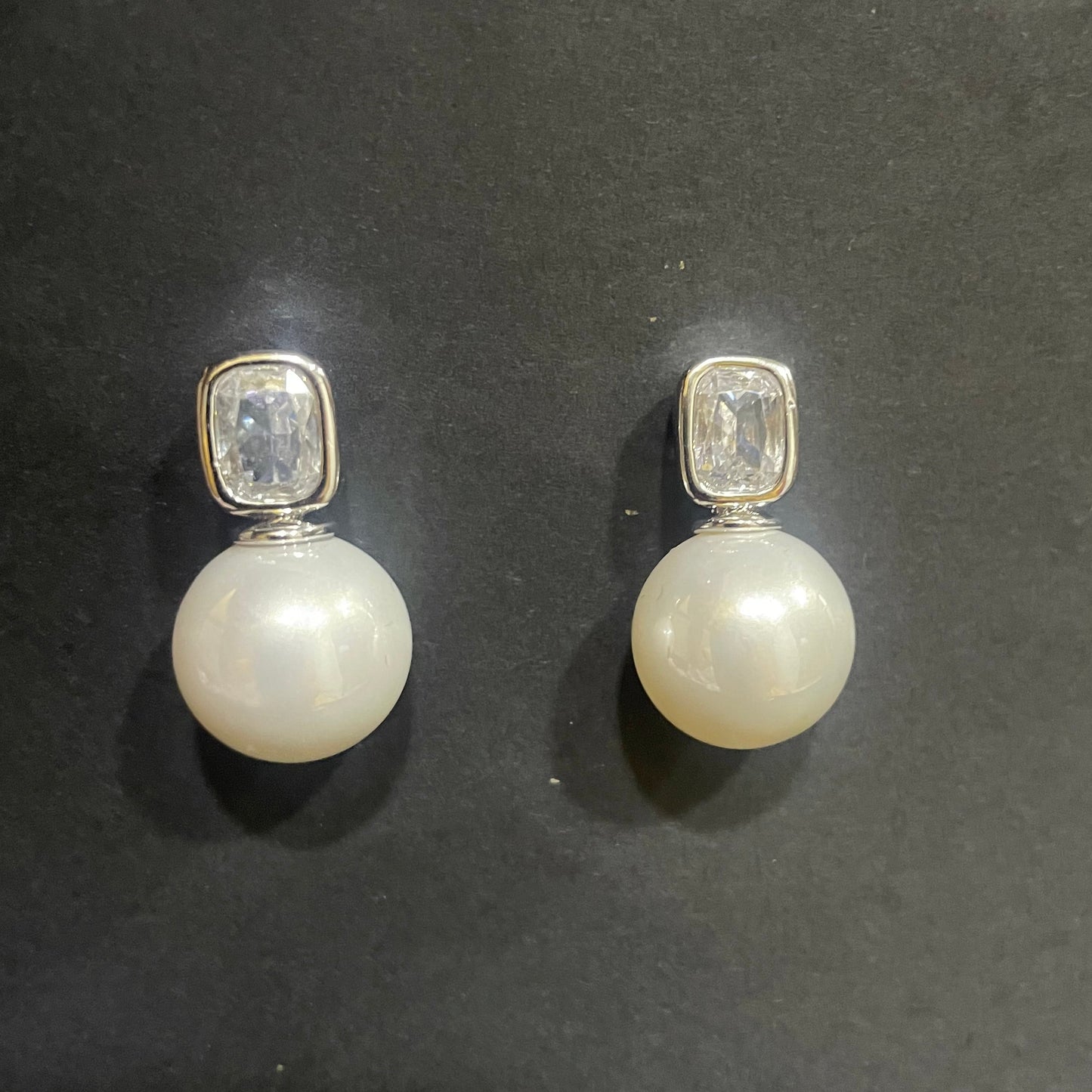 Elegant Pearl drop earrings